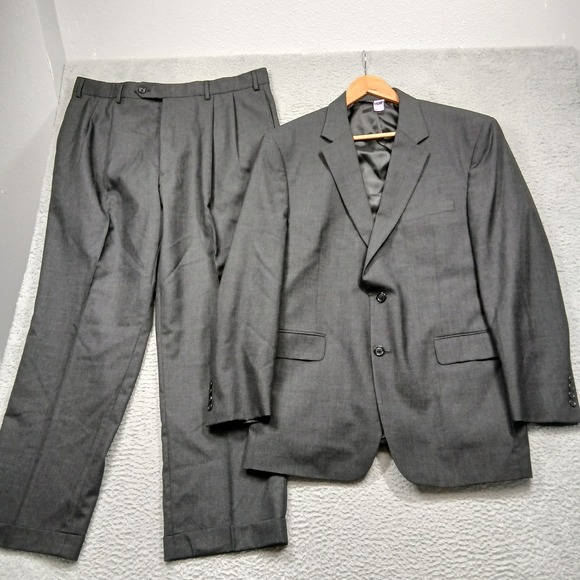 Jos A Bank Classic Collection Men's 44R‎ Gray Wool Suit 2-Button 38x30 Pants